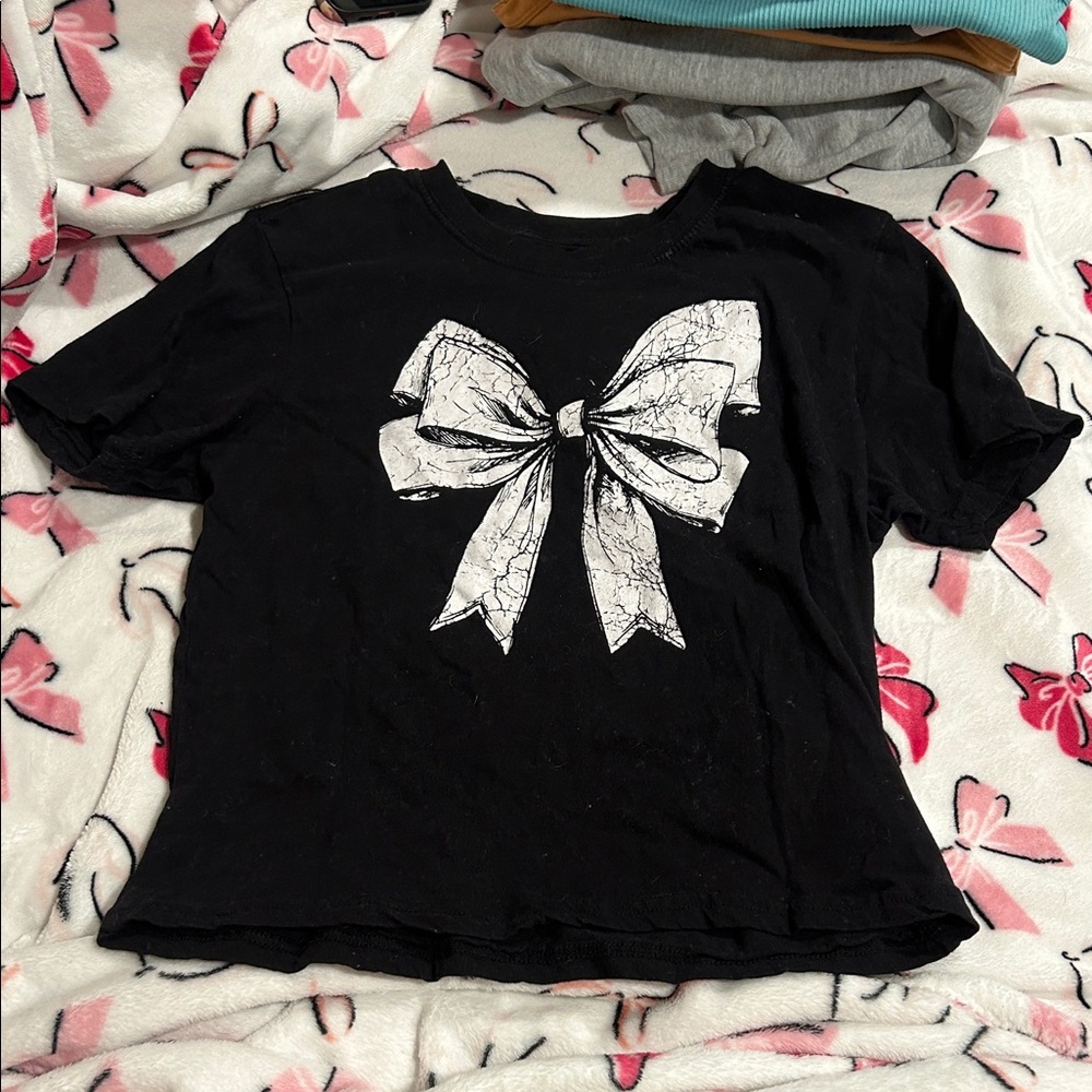 Chic Black and White Bow Women's Tee
